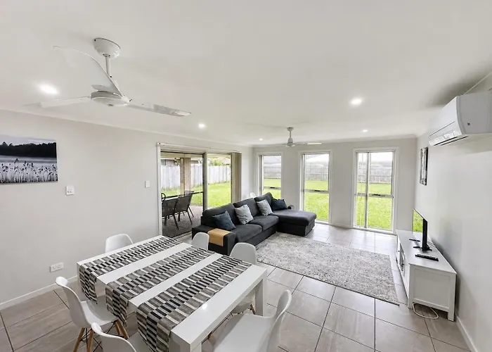 Beautiful 4 Bdr House - Sandstone Point, Bribie